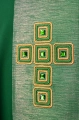 ornat-fioletowy-zdobiony-kamieniami.jpg