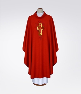 Ornat zdobiony haftem - czerwony