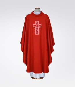 Ornat zdobiony haftem - czerwony