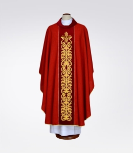 Ornat zdobiony bogatym haftem - czerwony