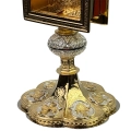 kustodia-w-stylu-gotyckim-podsatwa.webp
