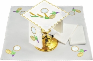 Bielizna kielichowa haftowana komplet 061