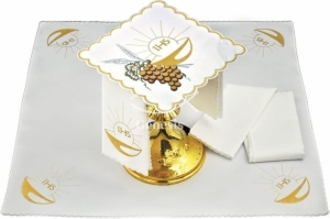 Bielizna kielichowa haftowana komplet 046