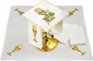 Bielizna kielichowa haftowana komplet 058