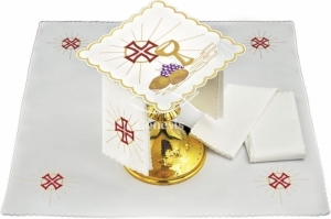 Bielizna kielichowa haftowana - komplet 050